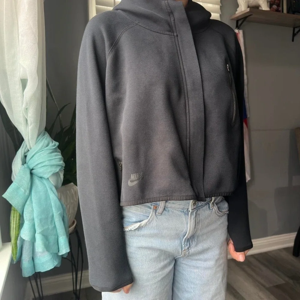 Nike Tech Women's Size M Black Cropped Zip-Up Hoodie